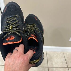 New Balance-Mens trail running shoes size 9.5- 4E extra wide width brand new